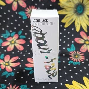 About-Face Light Lock Highlight Fluid Shade Shaken or Stirred